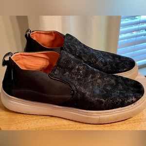 Hey Dude Peyton black croc metallic shoes size 8